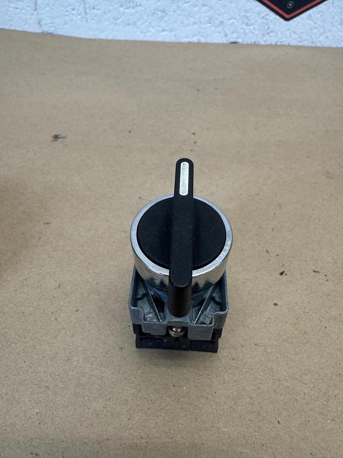 Used Telemecanique ZB2-BE101 3 Position Rotary Selector Switch, Lot of 2