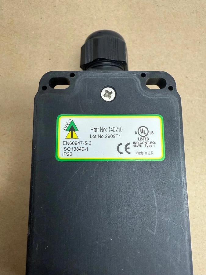 Used IDEM 140213 Junction Block, 8-Ports, 8-Pin M12 Sockets