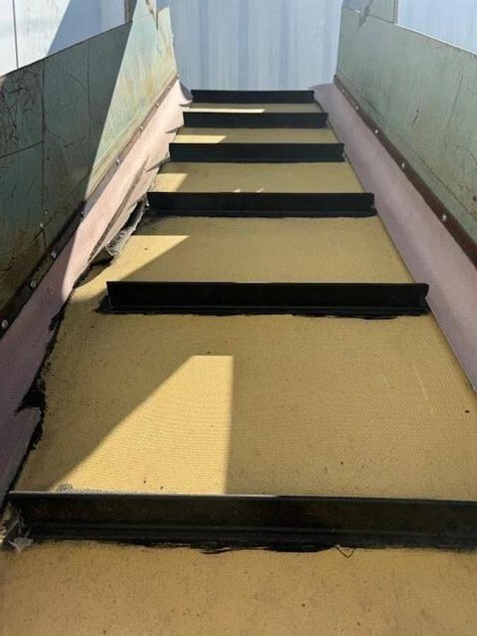 Used Conveyor Belt W: 28” L: 110” Cleated Incline Conveyor Non-Magnetic Pulley