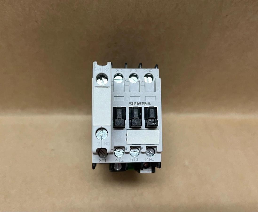 Used Siemens 3TF3010-0B Contactor w/ 3TX4001-2A Contact Block