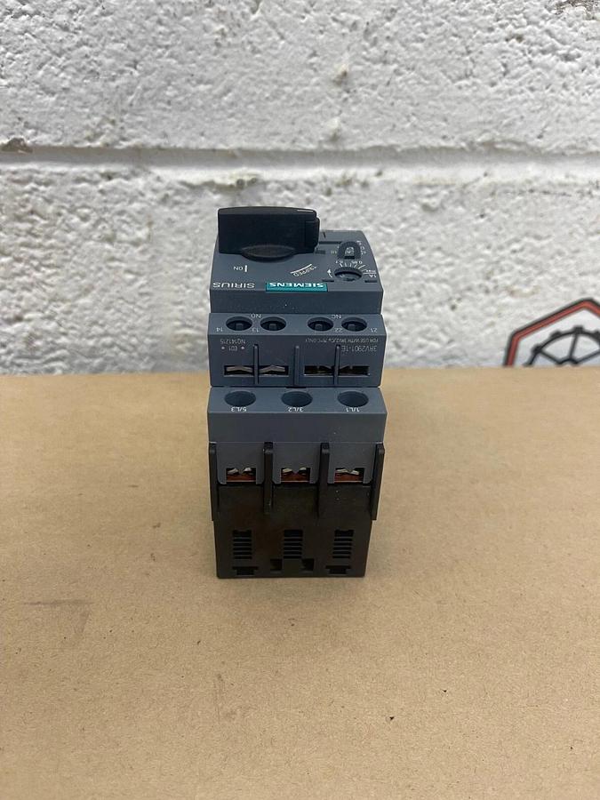Used Siemens 3RV2011-0JA10 Circuit Breaker 50/60 Hz