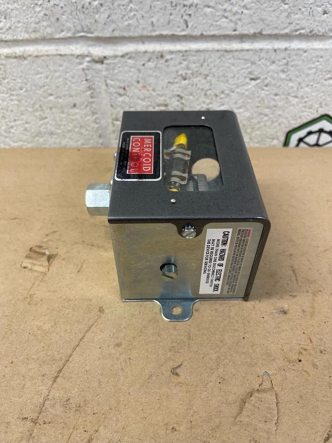 Dwyer (Mercoid) AP-153-37 Mercoid Control, Pressure Switch, Diaphragm Operated