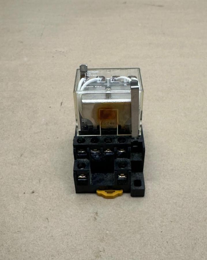 Used OMRON LY4,17Z4H Relay with Base, 120VAC