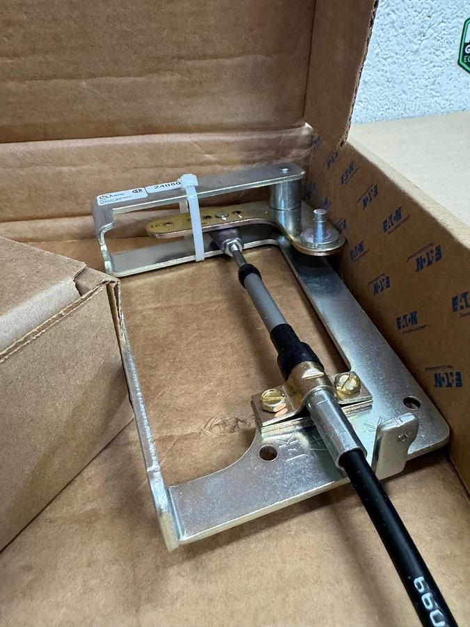 Used Eaton PDG1XFS04 Operator Flexible Circuit Breaker Shaft Handle *NEW*