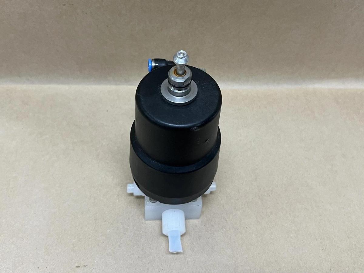 Used Gemü 9415 000 Z-3-0 Pneumatic Quarter-Turn Actuator