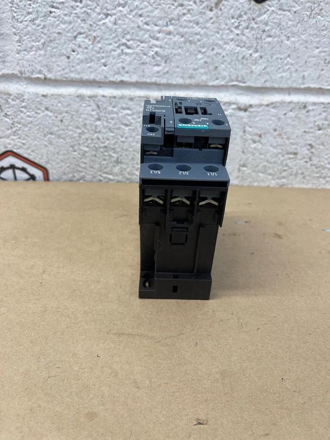 Used Siemens 3RT2027-1BB40 Power Contactor, Sirius, 24V