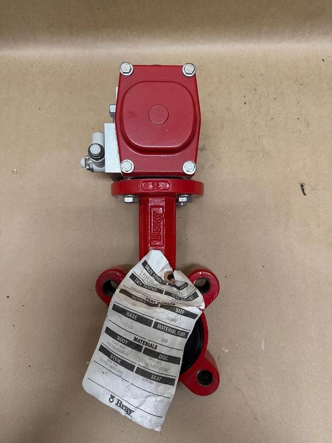 Used Bray 92-0630-11300-532 Pneumatic Actuator w/ 3111A Butterfly Valve