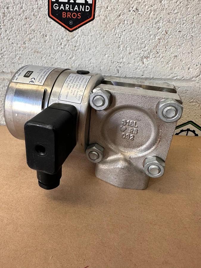 WIKA - 732.14.100 - Pressure Gauge with Alarm Contacts, Max 100 bar