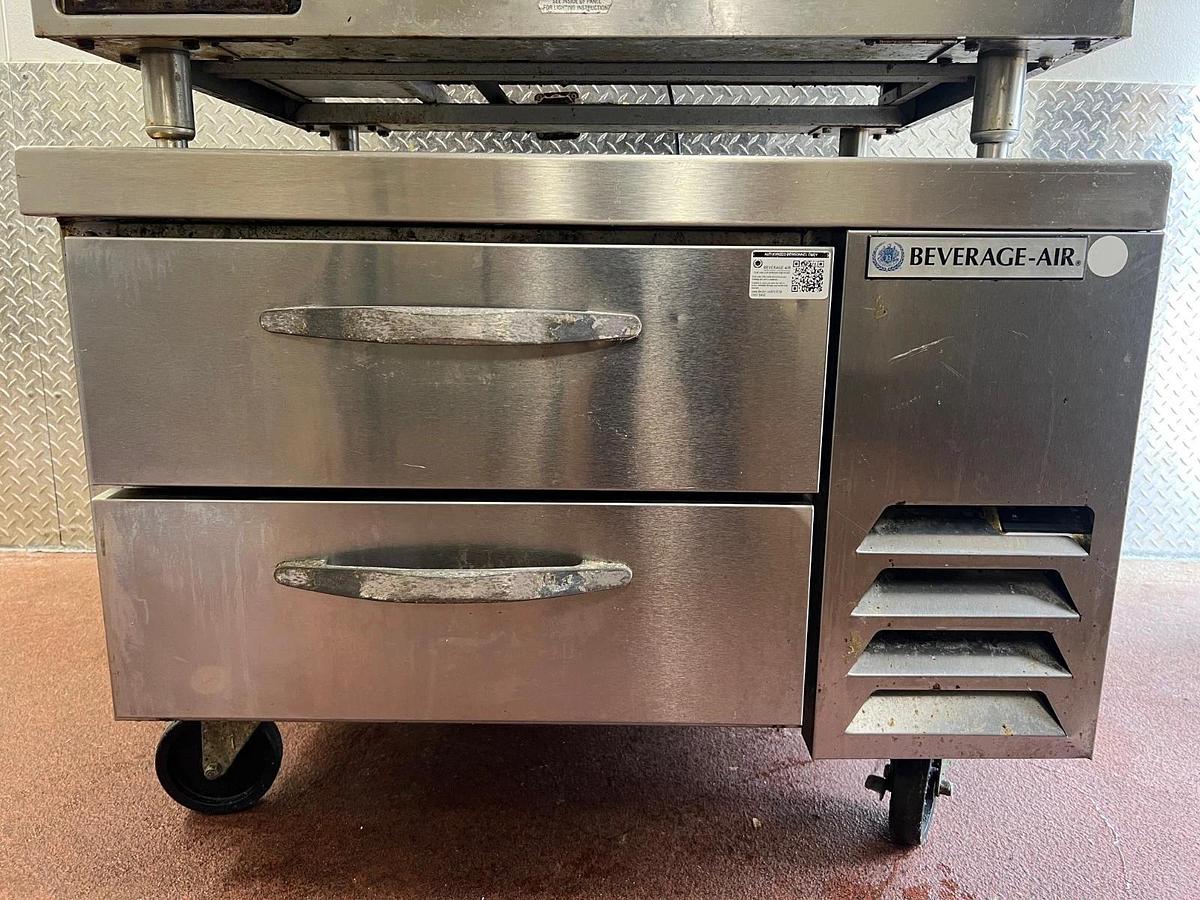 Used Beverage Air Corp. 809-053A Two Door Warming Station