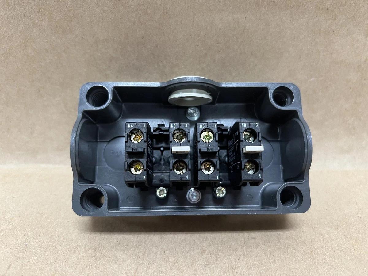Used Moeller/Eaton Enclosed Selector Switch Station w/ 4 EK01C Contact Elements