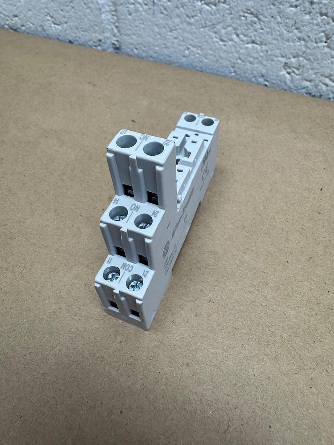 Used Allen Bradley 700-HN123 Ser A Relay Socket *NEW*