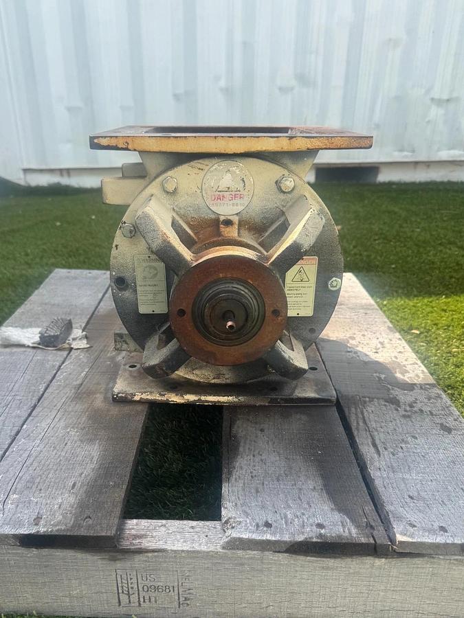 Used Meyer & Sons 4300-149 Rotary Airlock Valve Feeder