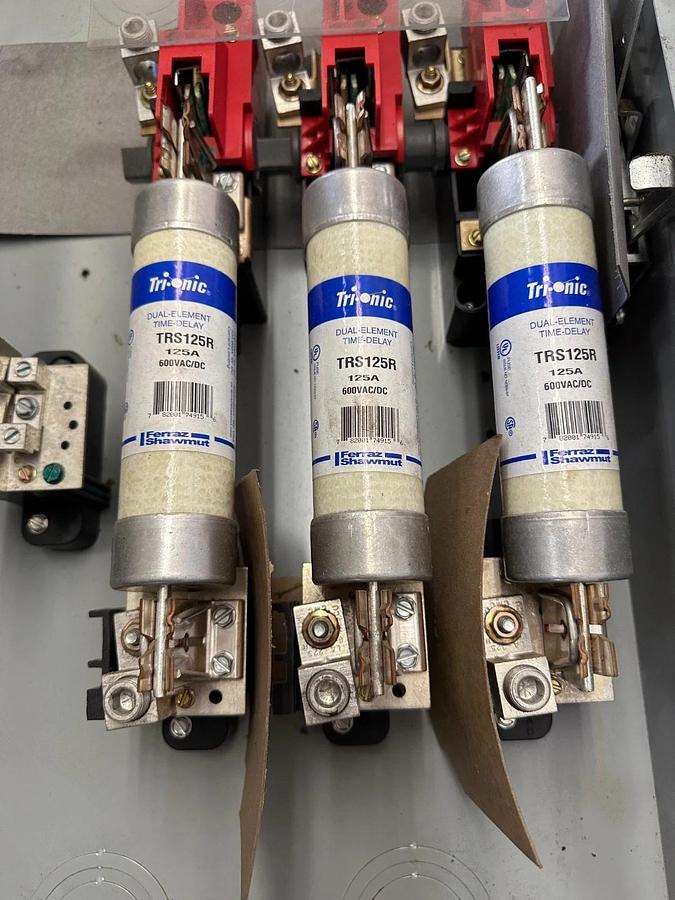 Used Eaton DH364NGK Heavy Duty Safety Switch 200A, 600VAC with Fuses