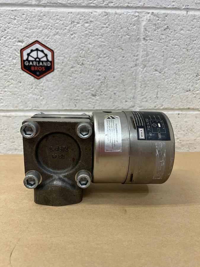 Used WIKA 732.14.100 Pressure Gauge w/ 1.4571 Valve Attached