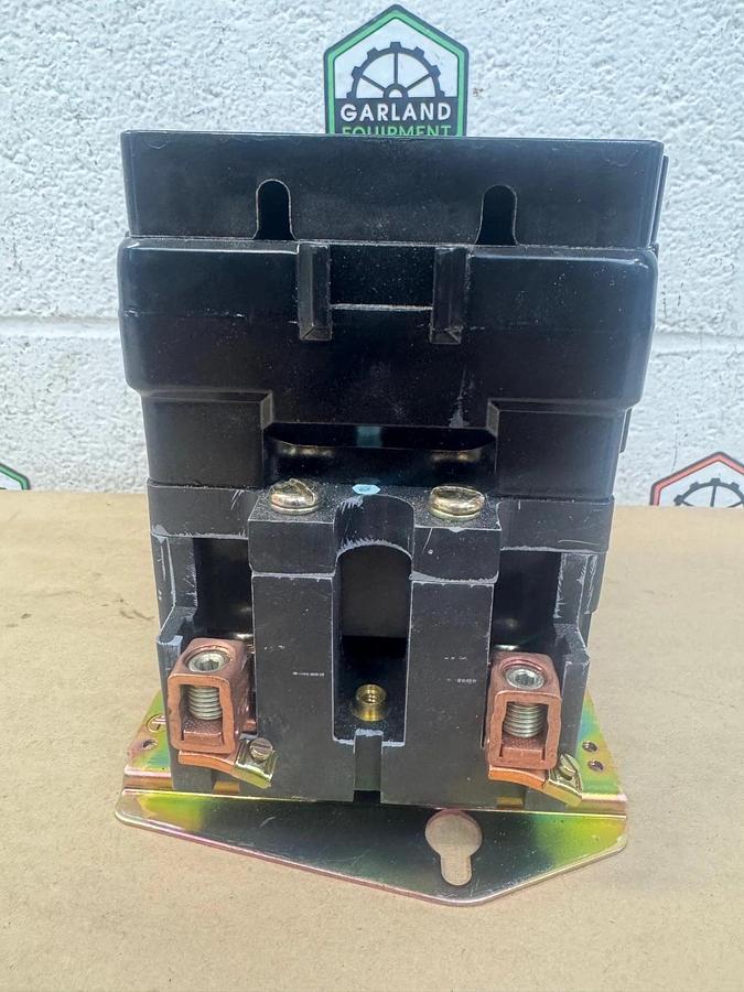 Used Square D 8910 DPA122 Definite Purpose Contactor, 600VAC, 120 FLA
