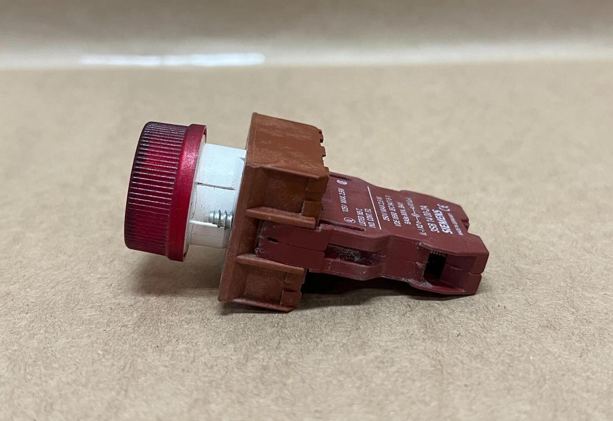Used Siemens 3SB 1400-2A Red Indicator Light w/ Contact Block