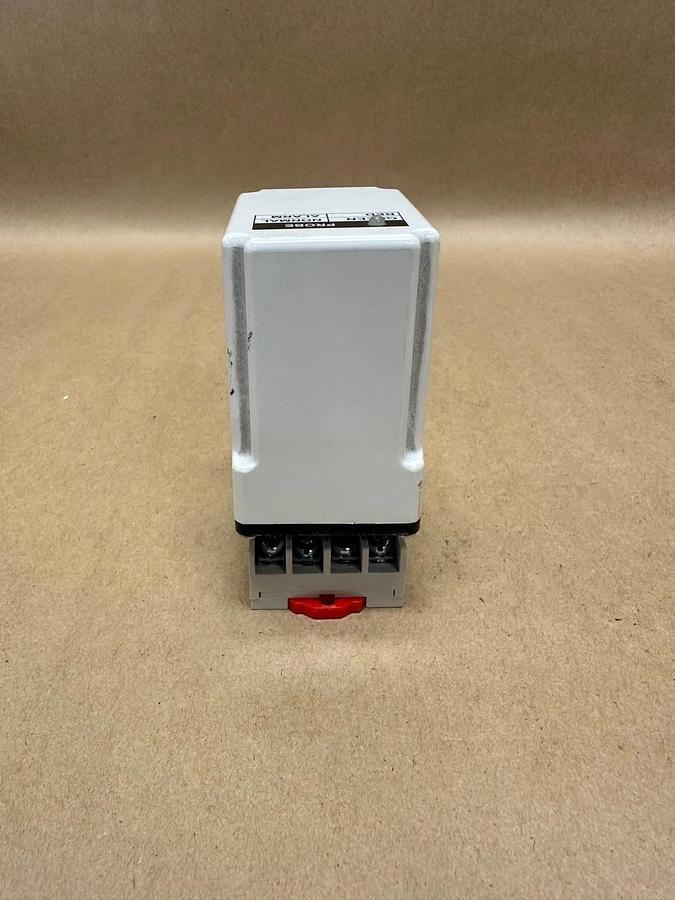 Used WILO 2760430 Macromatic Seal Leak Relay w/ Magnecraft Base