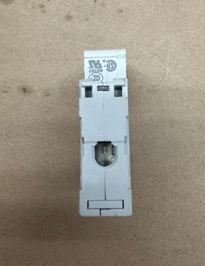 Used Schneider Electric 17426 D15A Circuit Breaker
