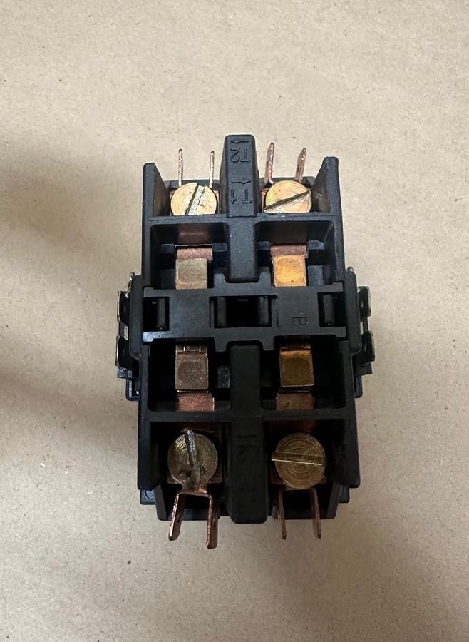 Used Square D 8910 DP22 V09 Contactor