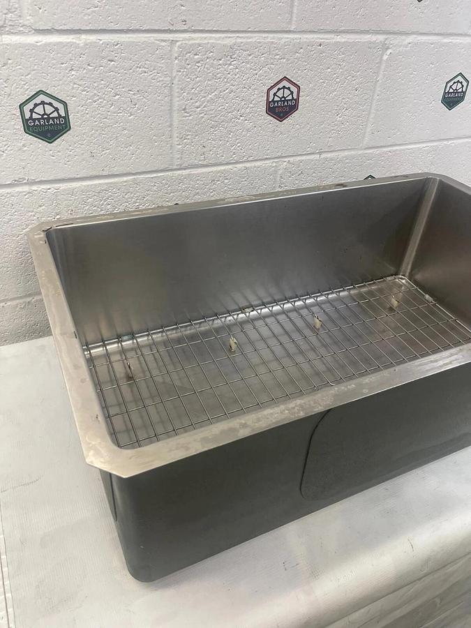 Used Kraus Stainless Steel Undermount 30” Sink w/ Sink Gate/Basin Rack