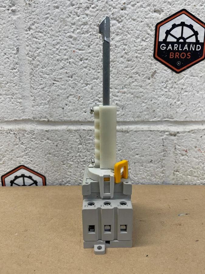 Used Allen-Bradley 194-A32-1753 Disconnect Switch 3-pole Ser B, 50/60Hz, 600VAC 32A