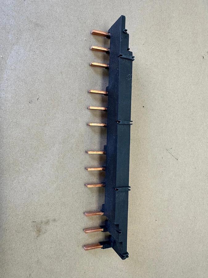 Used Eaton XTPAXCLKB4D Three Phase Busbar Block 4 Circuit Breaker B3.1/4-PKZ4 *NEW*