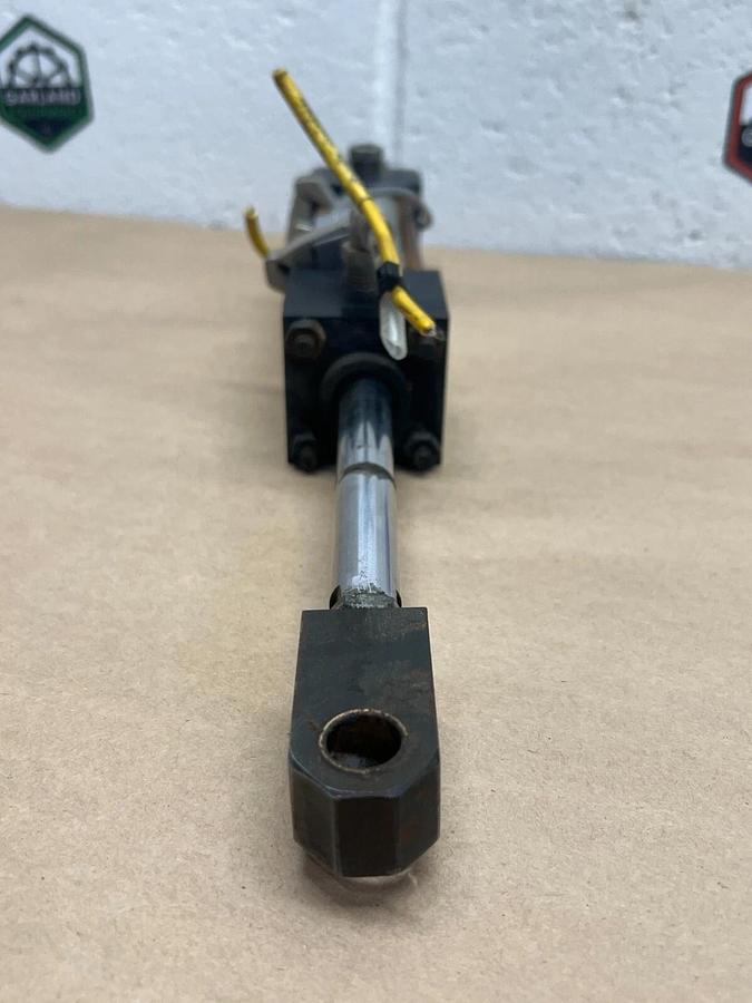 Used TRD Manufacturing, Inc. 30020179 Pneumatic Cylinder, 250 PSI