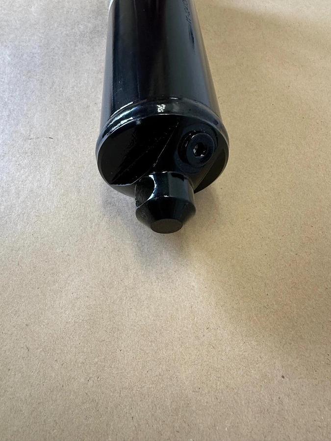 Used TT-1041090 Cylinder *NEW*