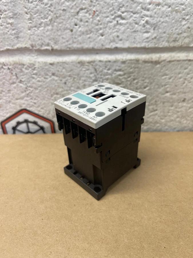 Used Siemens 3RT1017-1BB41 Sirius DC 24V Contactor Relay