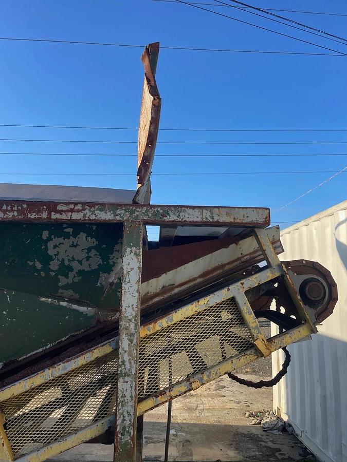 Used Feed Hopper, Drag Chain, 95 cu/ft, No Drive, Chain W:36” L:10’, Discharge H:6'