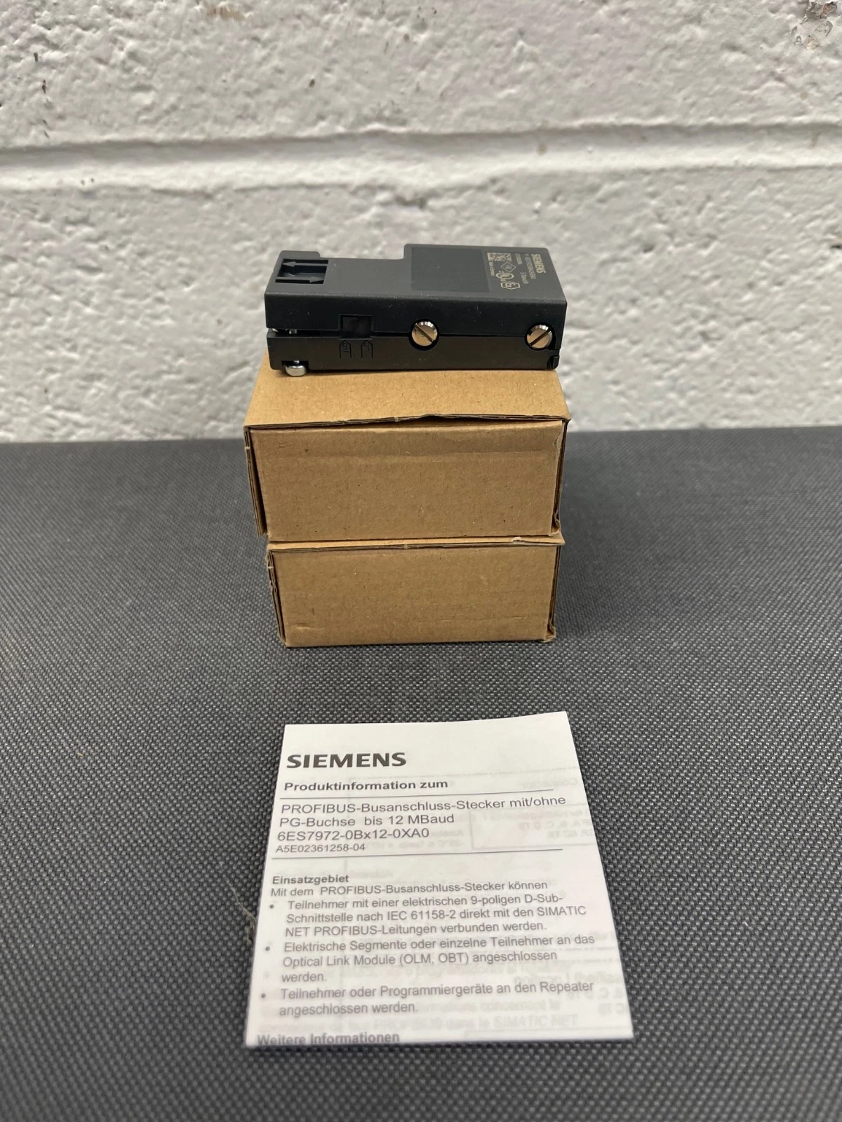 Siemens 6ES7 972-0BA12-0XA0, SINEC L2-Bud Connecting Plug - Lot of 2 - *NEW*