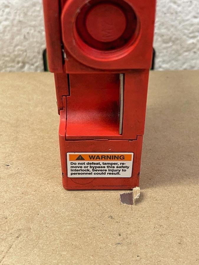 Used Allen Bradley Guard Mstr Trojan 5 440KT11118B Safety Switch Wire Protector Left