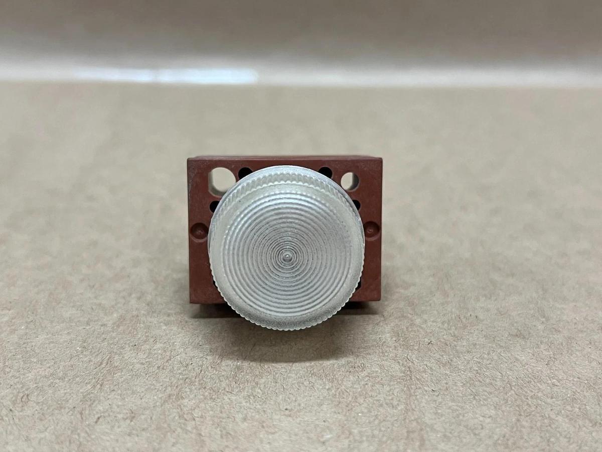 Used Siemens 3SB 1400-2A White Indicator Light w/ Contact Block