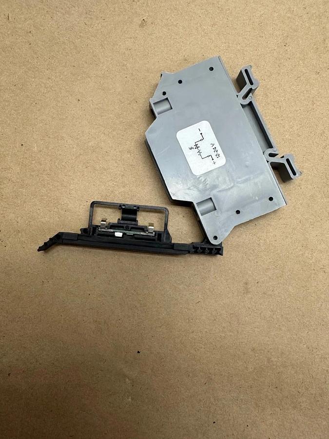 Used DINnectors DN-F6 Series: Euro S 10H Fuse Terminal Blocks, Qty 25 *NEW*