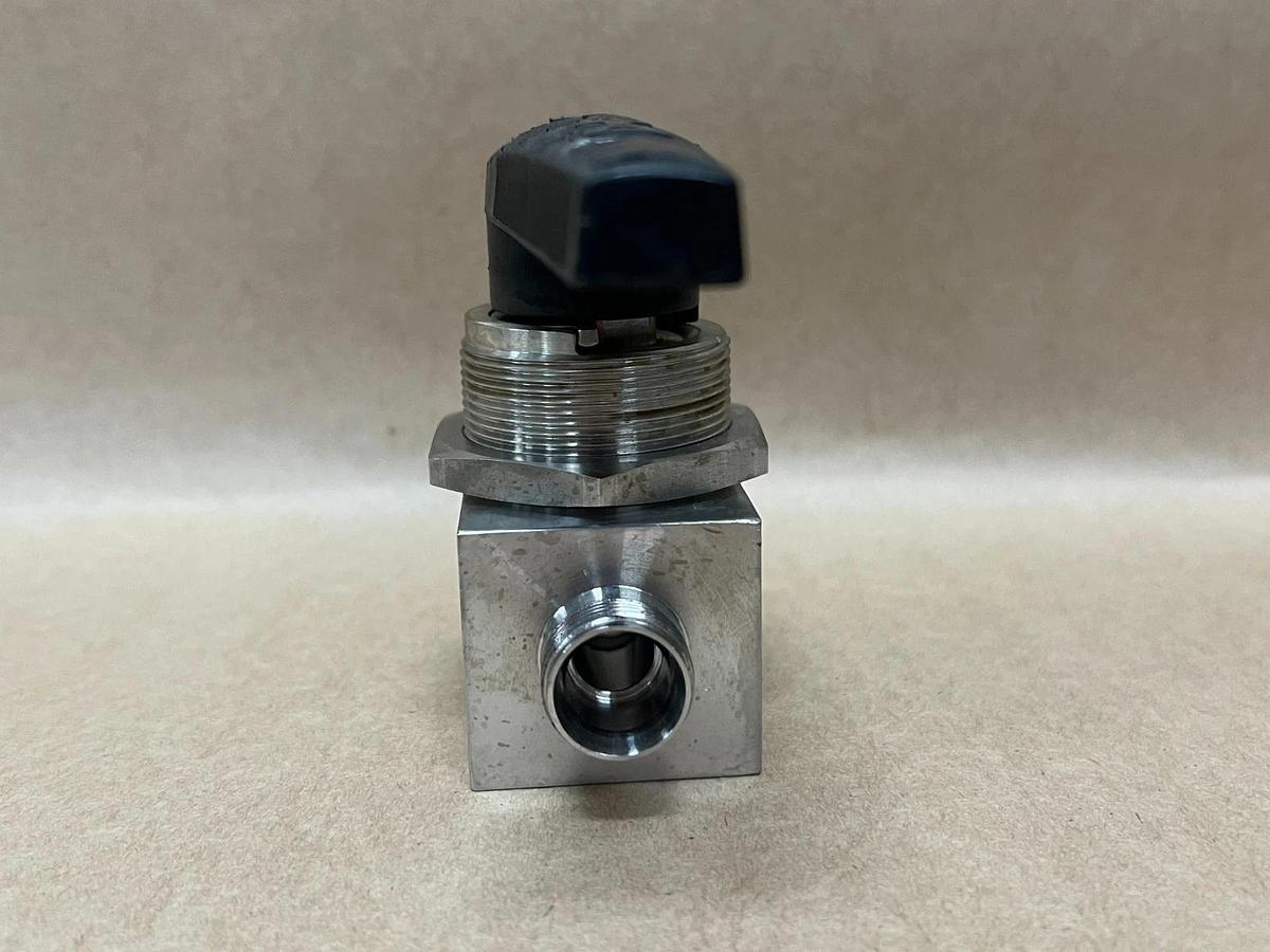 Used DK-LOK V82D-D-8T-S 2500 PSIG D-Pro 2 Way Ball Valve