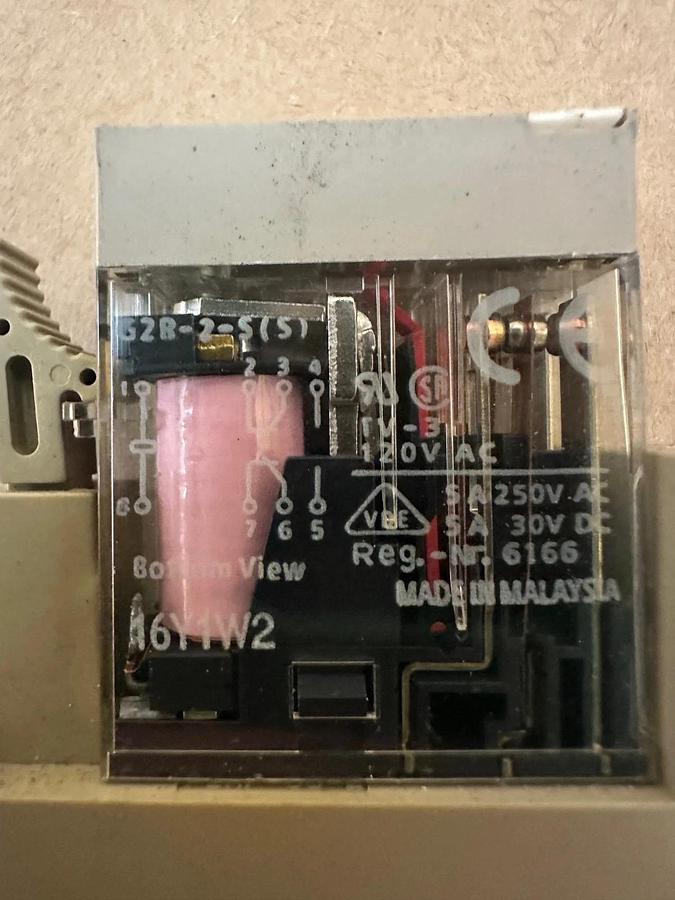 Used OMRON G2R-2-S(S) Relay w/ 10Z0EW Base
