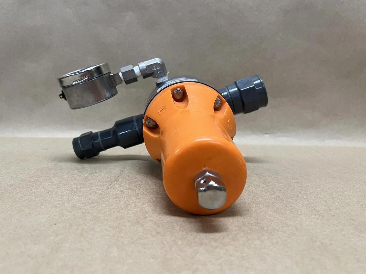 Used Stübbe DMV765 PN/DN 10/25 Pressure Reducing Valve w/ WIKA Pressure Gauge (0-10)