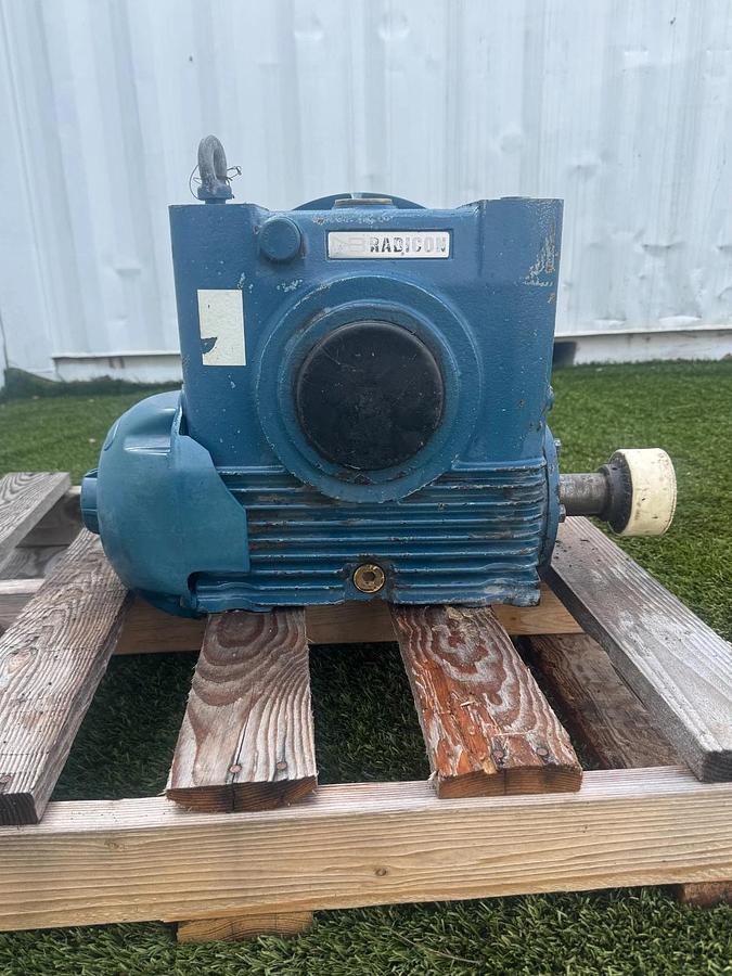 Used Radicon AA125/V Gearbox Speed Reducer 40:1 Ratio, C-Face Flange