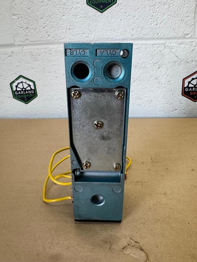 Used MAC 82A-0A-BKA-00-0006 Solenoid Valve