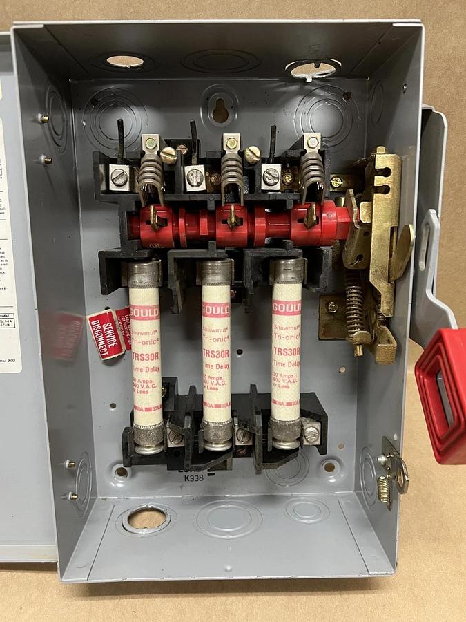 Used General Electric TH3351 Model 7, 30A, 600VAC/250VDC Enclosed Safety Switch