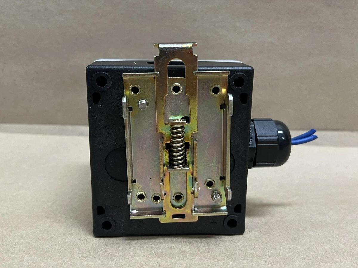 Used Moeller PC-GF20-FR Enclosed Selector Switch w/ M22-KC10 Contact Block