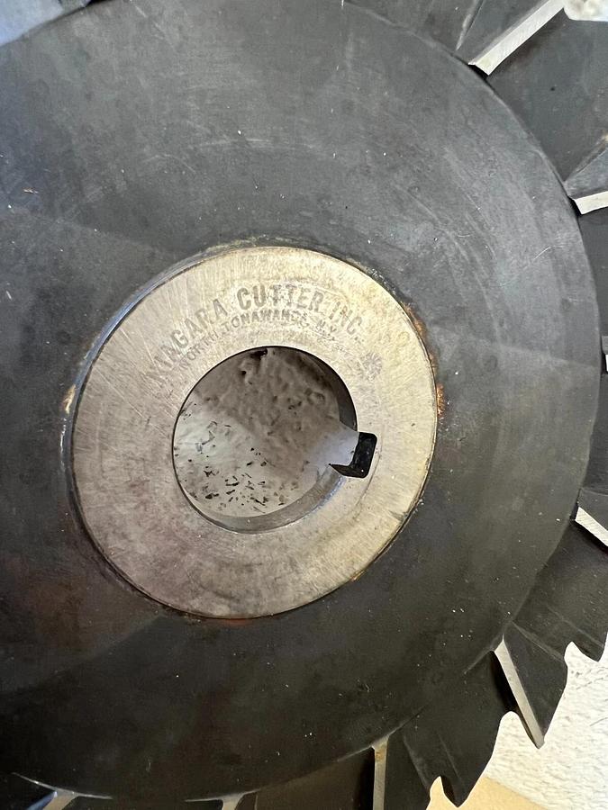 Used Niagara Cutter 8x1/4 Milling Cutter w/ 28 Teeth