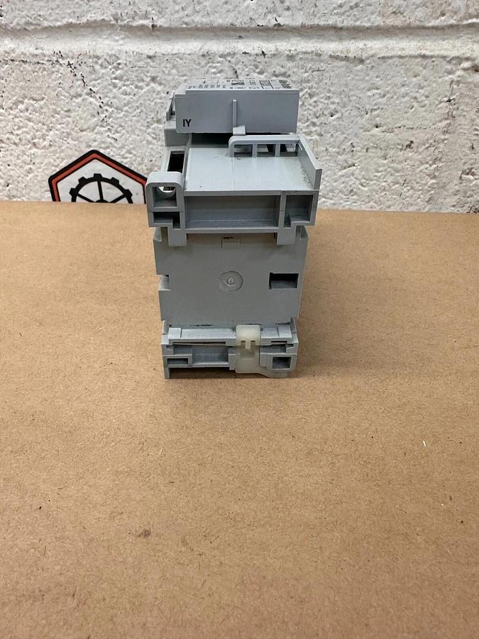 Used Allen Bradley - 100-C09Z*10; 100-FSD250 - Series A Contactor with Suppressor