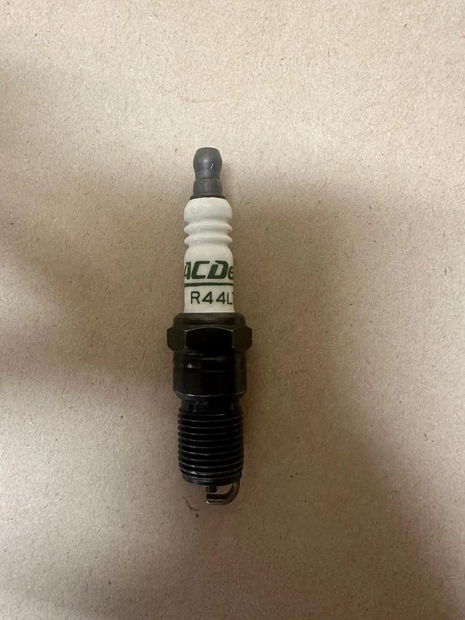 Used ACDelco R44LTS Spark-Plug, Box of 4 *NEW*