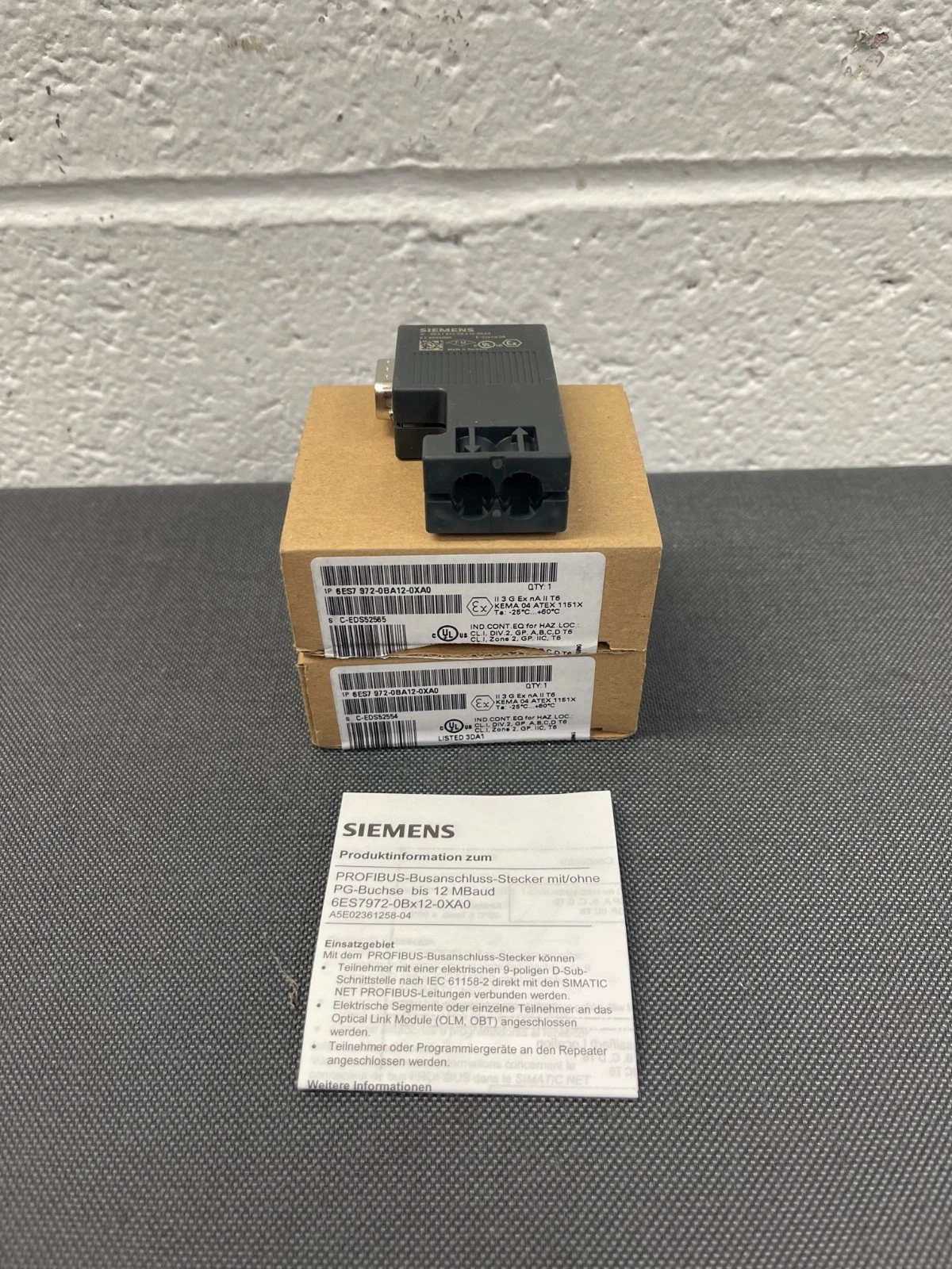 Siemens 6ES7 972-0BA12-0XA0, SINEC L2-Bud Connecting Plug - Lot of 2 - *NEW*