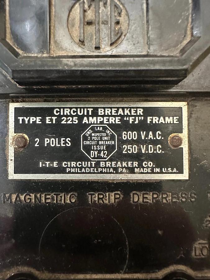 Used I.T.E. ET225 225A 3 Pole Circuit Breaker