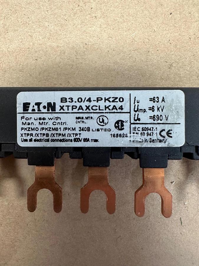 Used Eaton XTPAXCLKA4 Commoning Link B3.0/4-PKZ0 Lot of 9 *NEW*