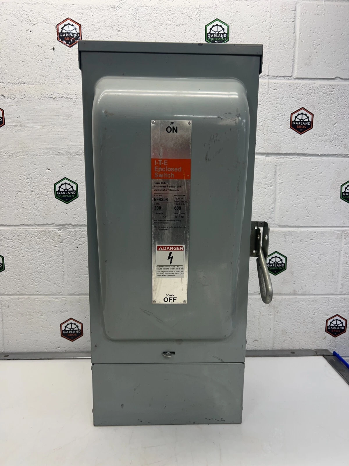 Used Siemens NFR354 Heavy Duty Vacu-Break Switch, 200Amps, 600V