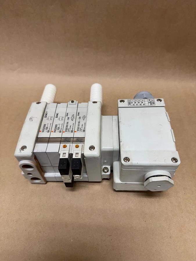 Used SMC 4-Slot Pneumatic Manifold (2) VVQ2000-10A-1 (1) VQ2301N-5B (1) VQ2101-5B