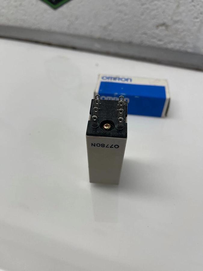 Used Omron H3Y-N-2, Timer, 50/60 Hz, AC200-230